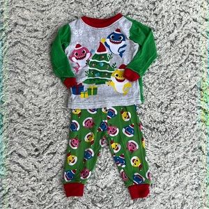Pinkfong 12 Months Nickelodeon Christmas Baby Shark Baby Pajama Set